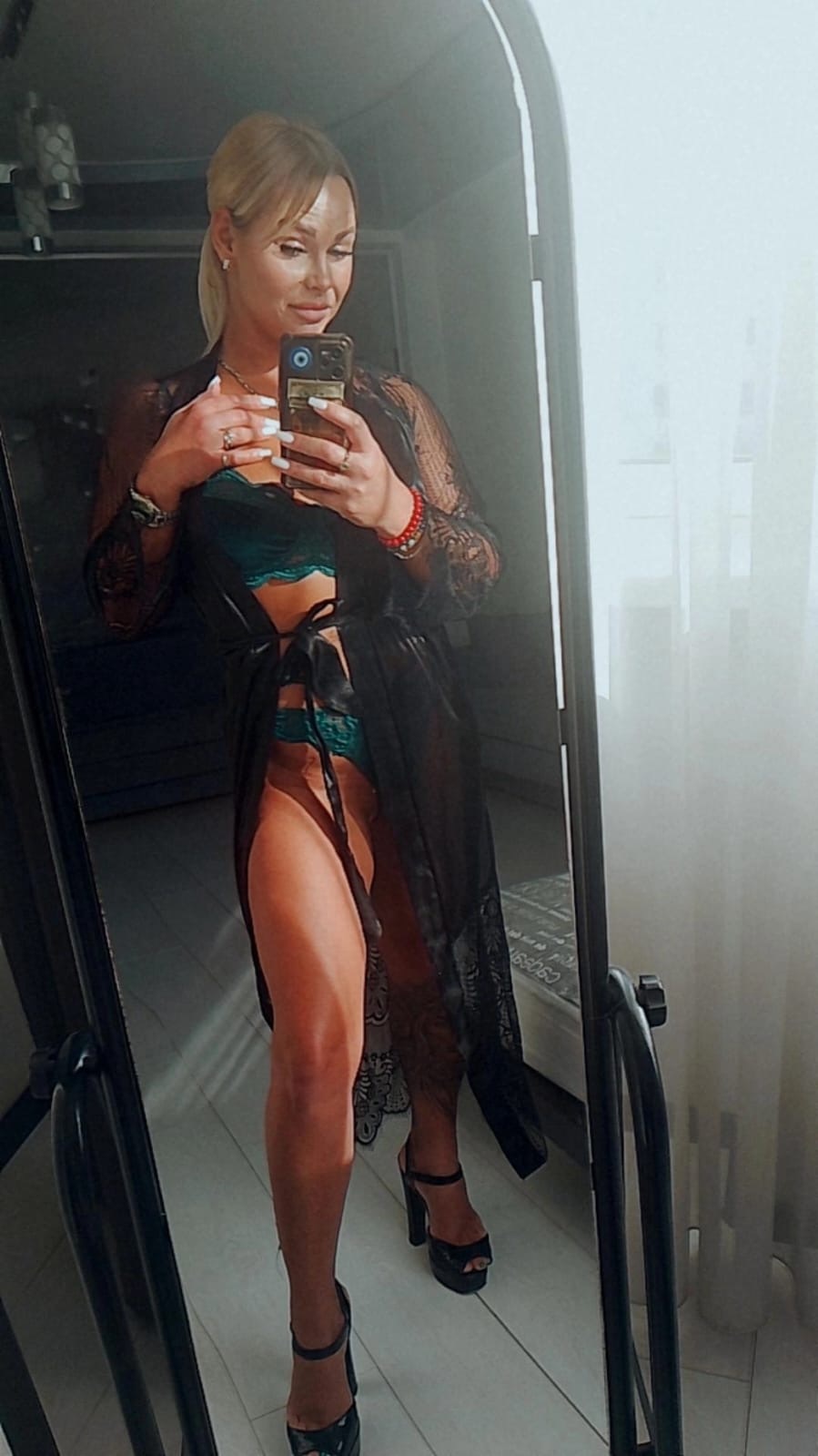 Индивидуалка Питера Стелла с 3 размером груди предлагает интим услуги у метро Звенигородская  +7(981)136-33-84 